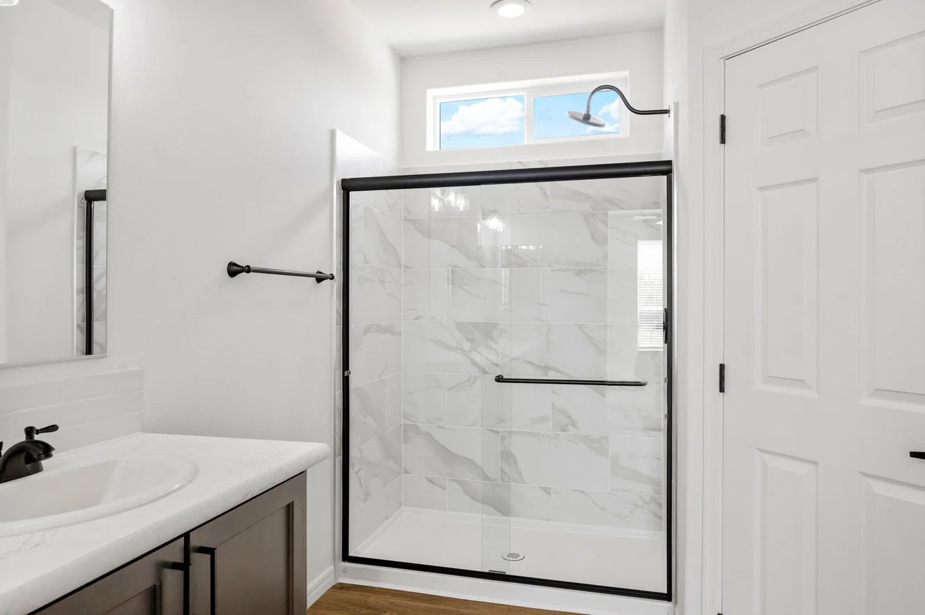 Limited series 28523a bathroom home features