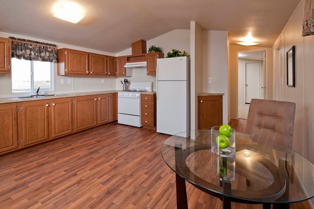 Sunrise 1448 kitchen home features