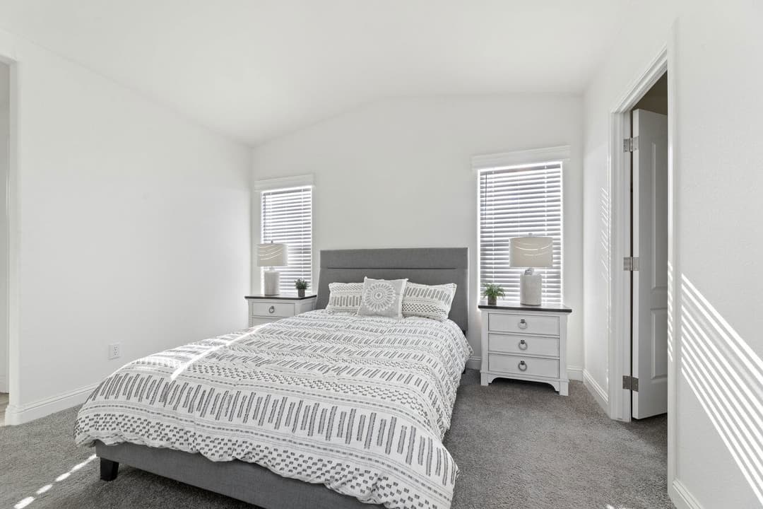 Sedona ridge interior and bedroom home features