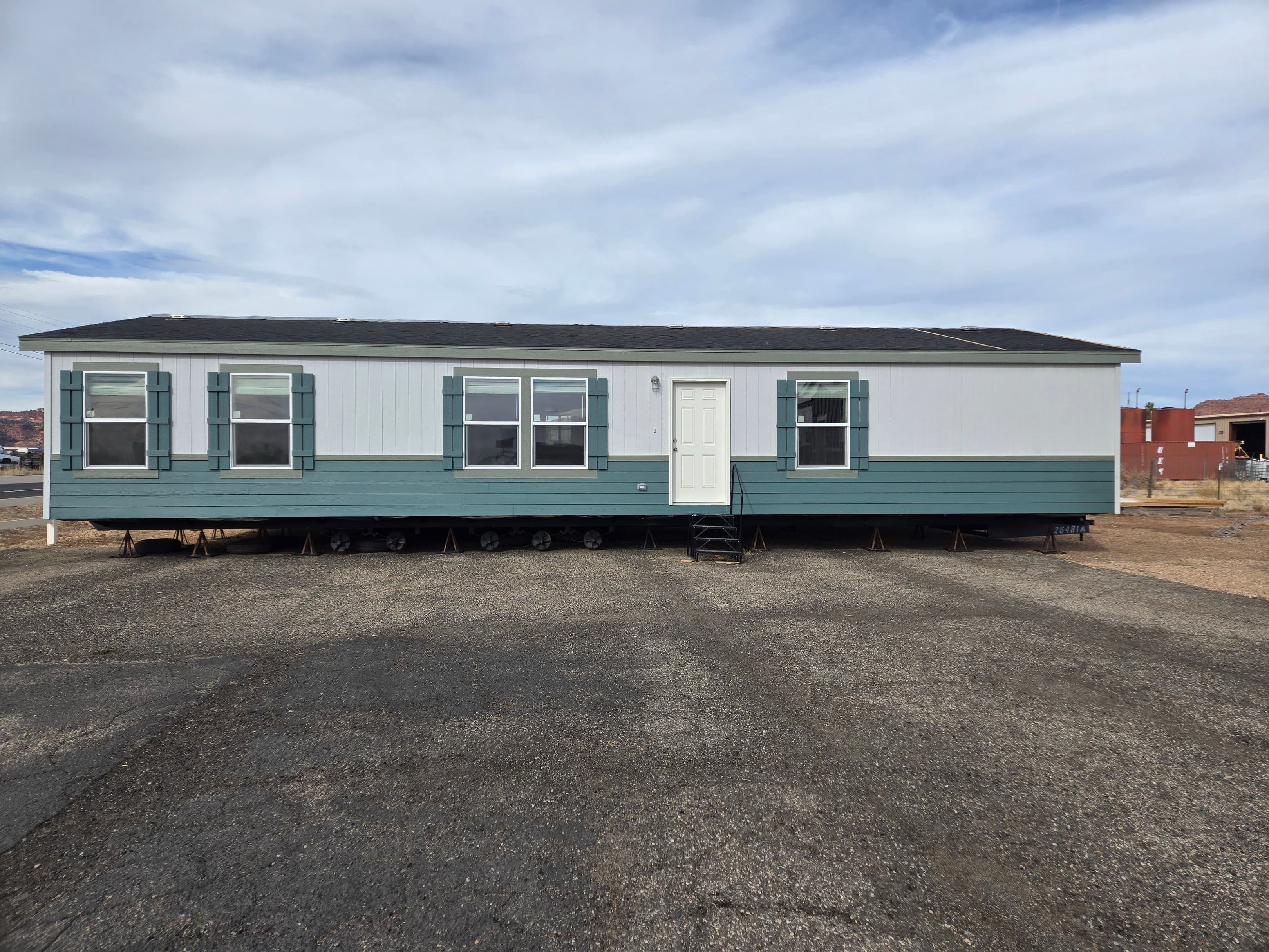 Cavco west edge 28563c hero and exterior home features