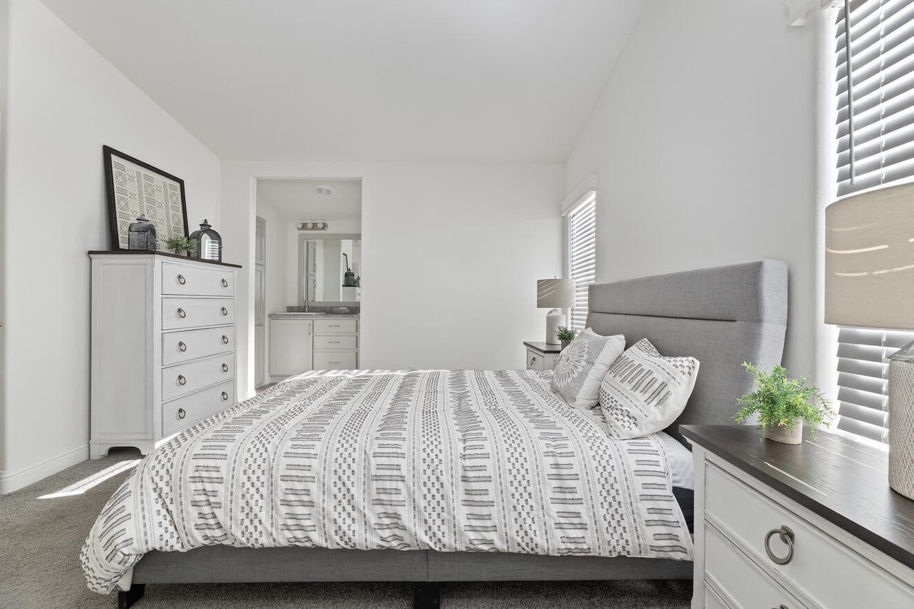 Sedona ridge bedroom and interior home features