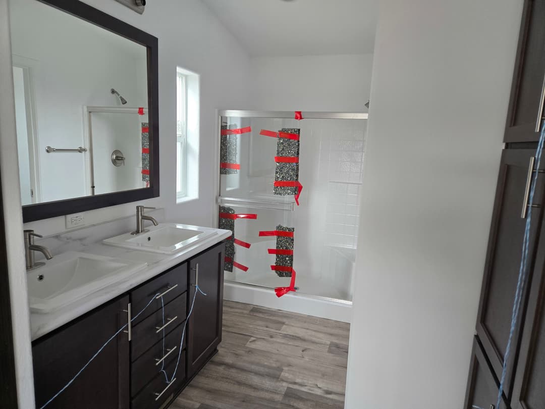 Cavco west edge 28563c interior and bathroom home features