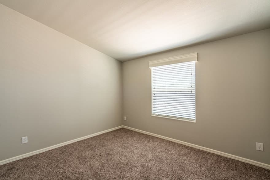 Mountain ridge 28643b bedroom home features