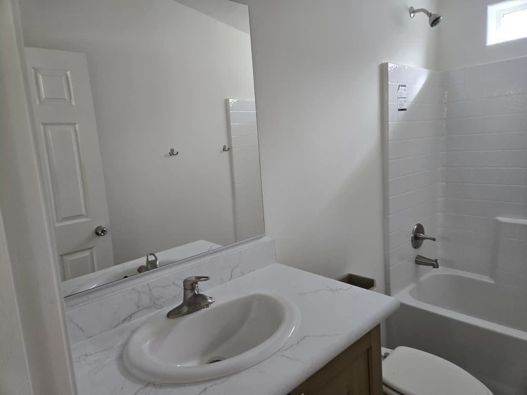 Limited 28564a bathroom home features