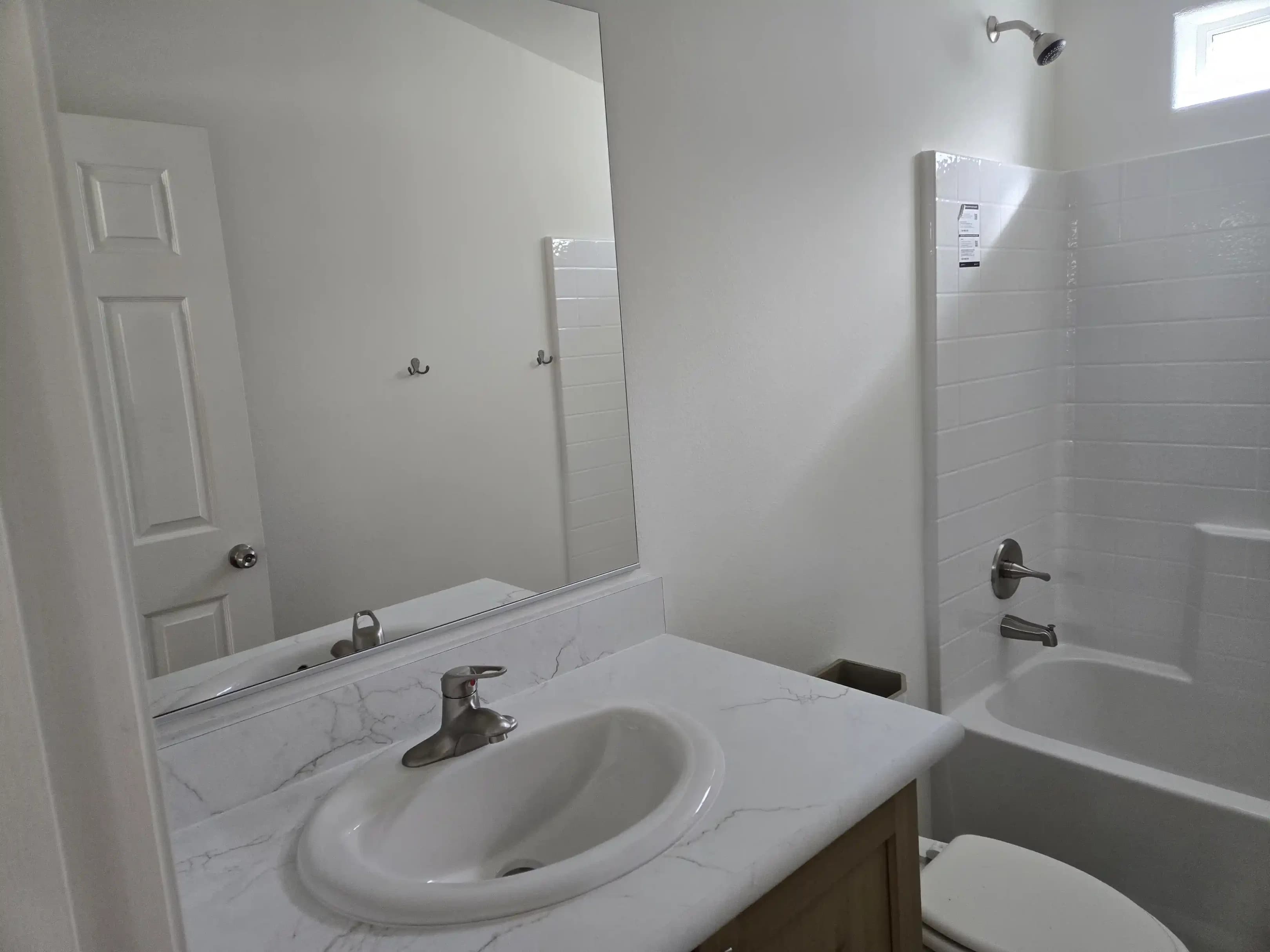 Limited 28564a bathroom home features