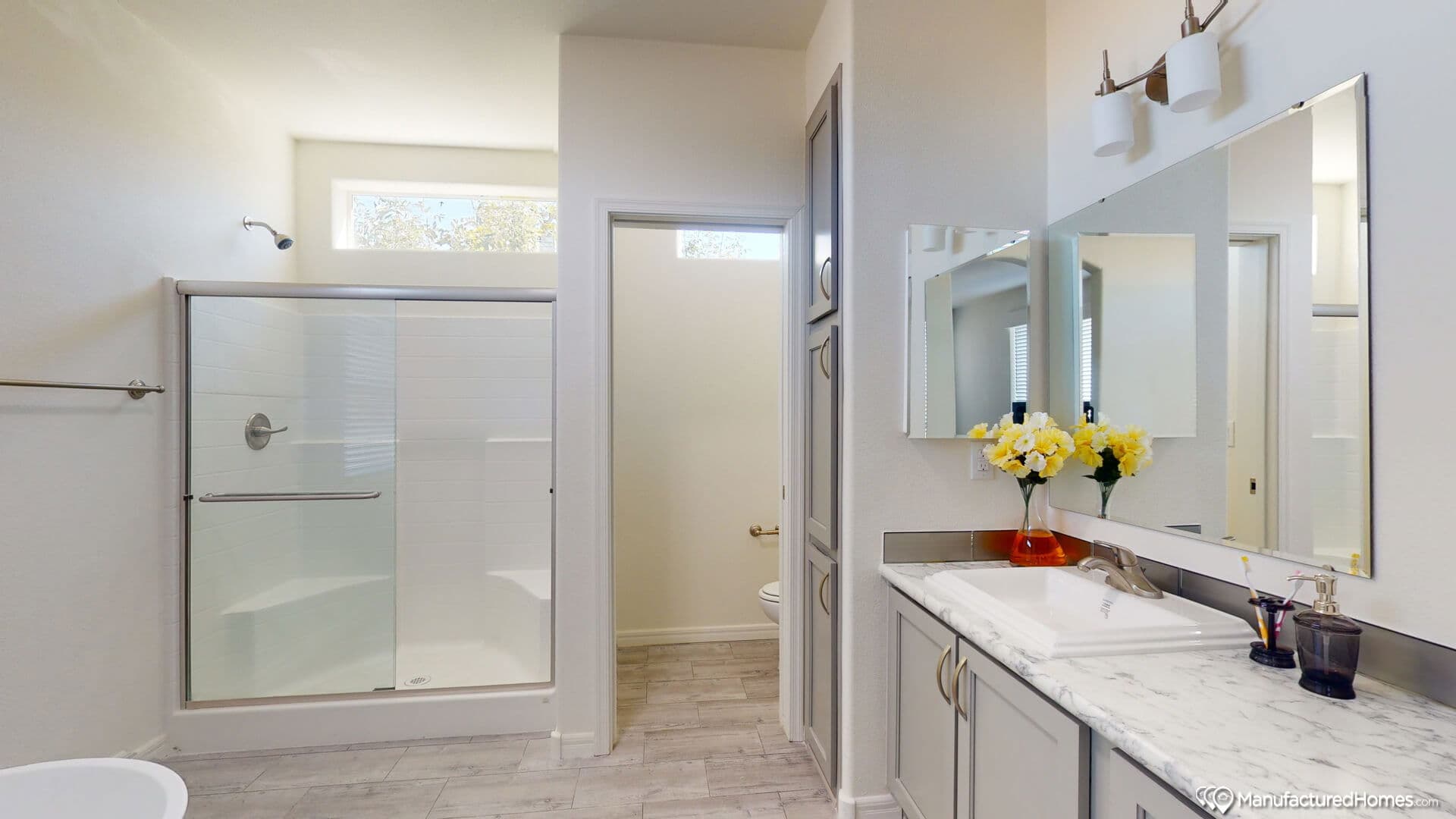 Santa fe ii bathroom home features