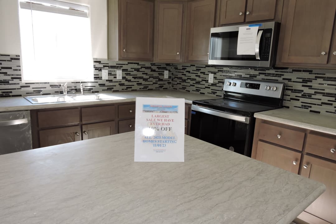 2023 champion 2856e interior and kitchen home features