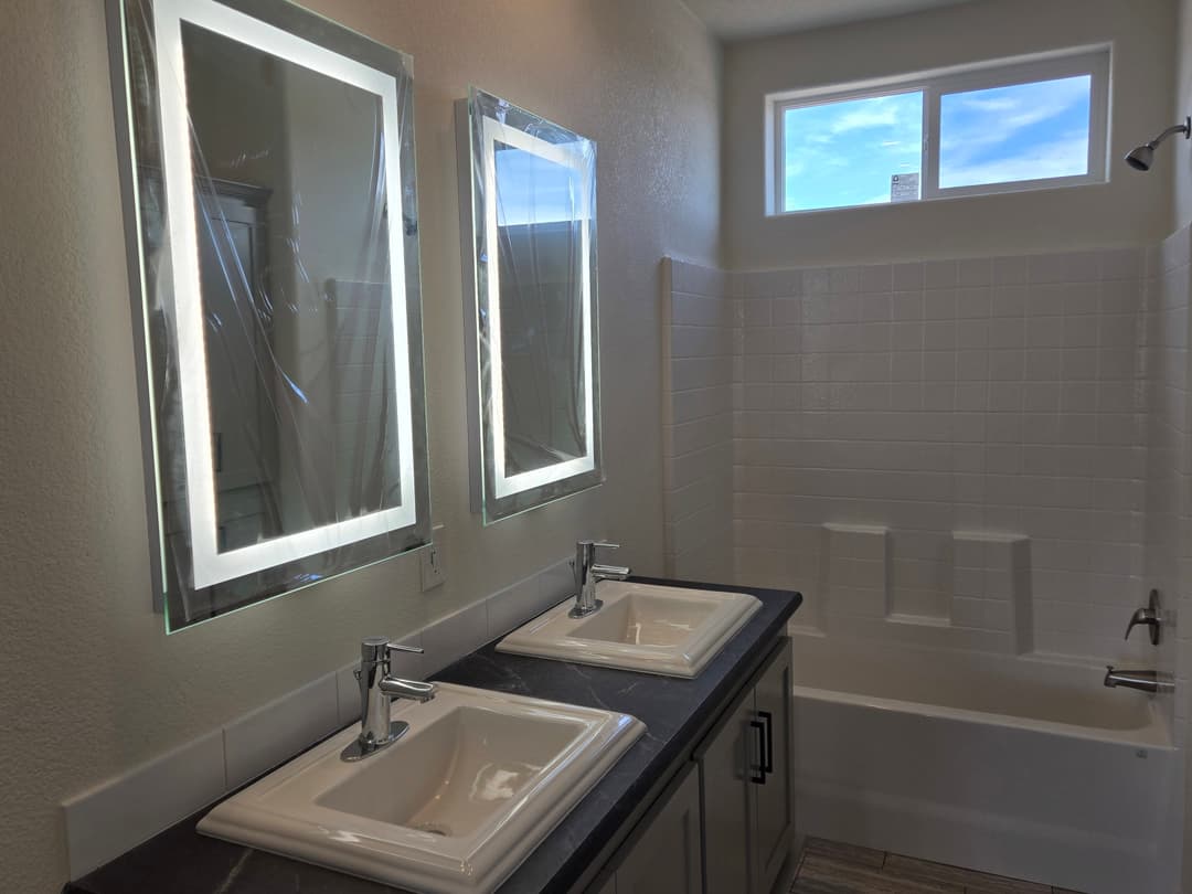 Odyssey 3256hx bathroom and interior home features