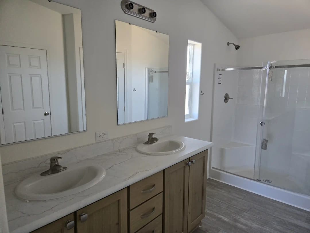 Limited 28564a bathroom home features